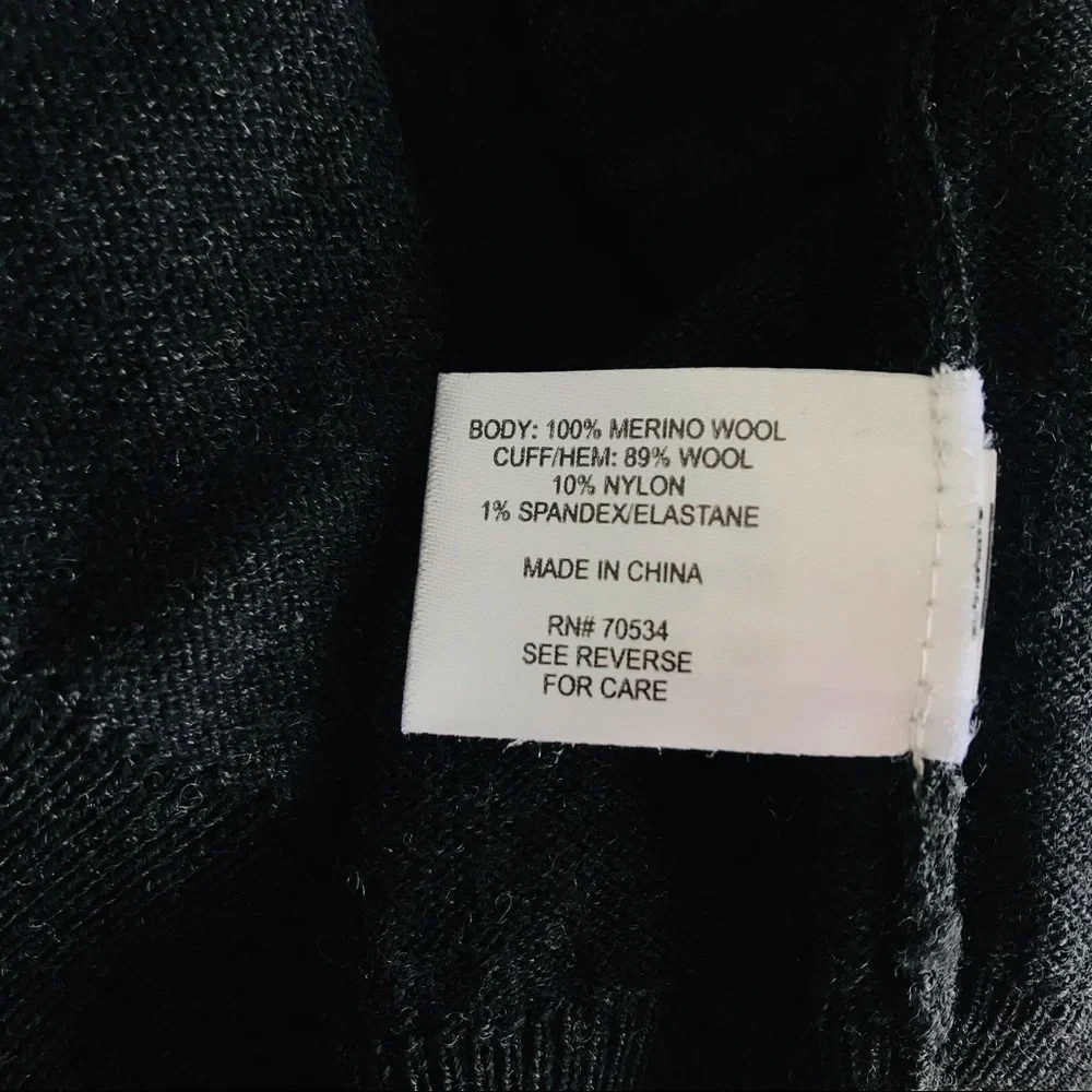 Orvis fine merino wool dark gray vneck swe…